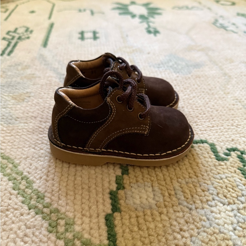 Kid Express Brown Dress Shoes with Lace-Up Design